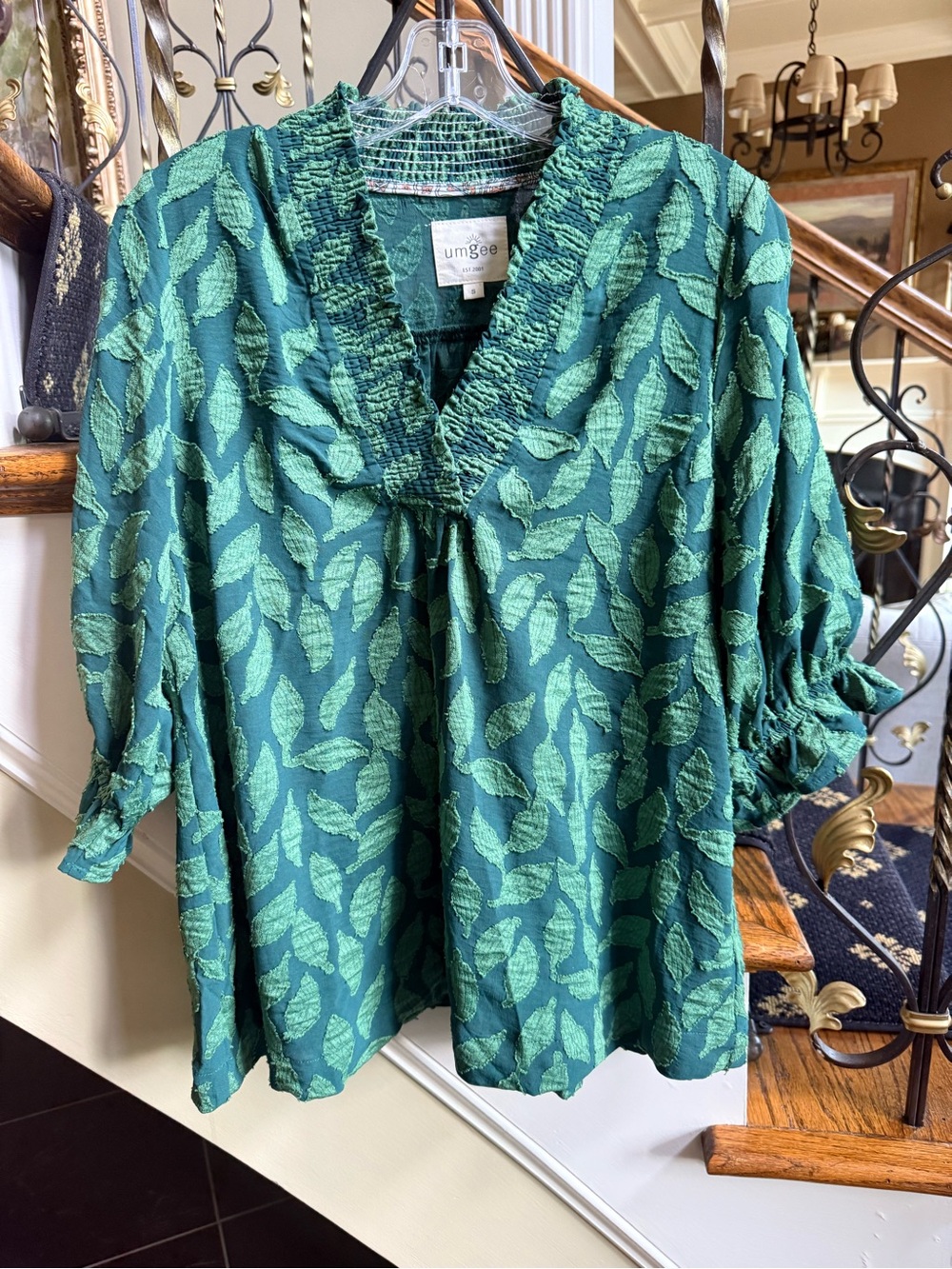Umgee NWOT Green Leaf V neck top. Elastic sleeve and neck. Beautiful pattern. S